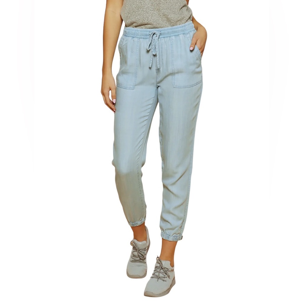 Thread + Supply Serena Lyocell Joggers in Jolie baby blue wash size XS
